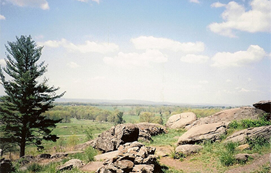 Panoramic view of the Gettysburg battlefield seen from Little Round Top